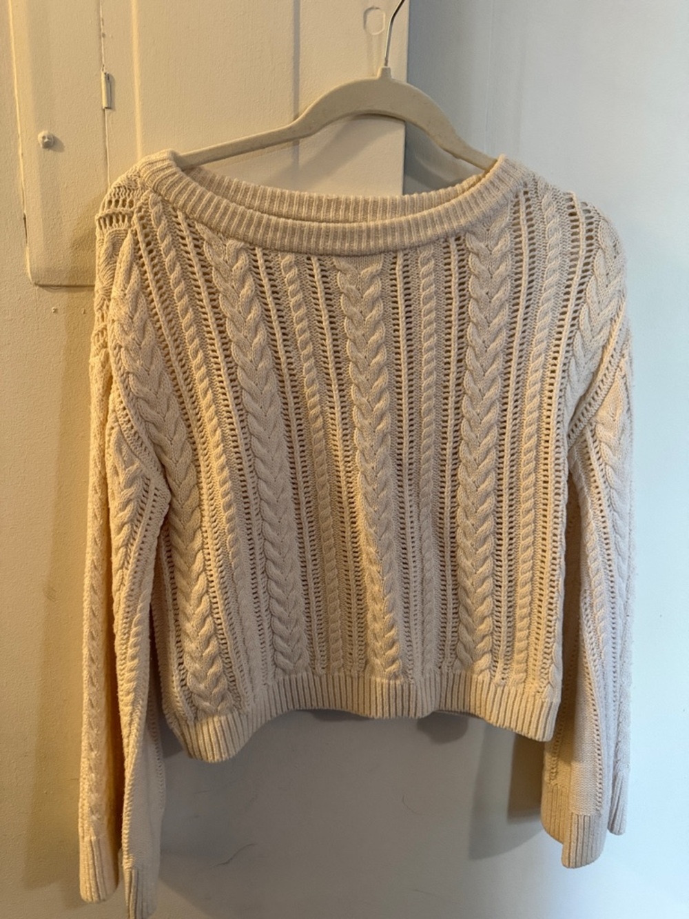 Alice + Olivia Cream Cable-Knit Scoop Neck Sweater